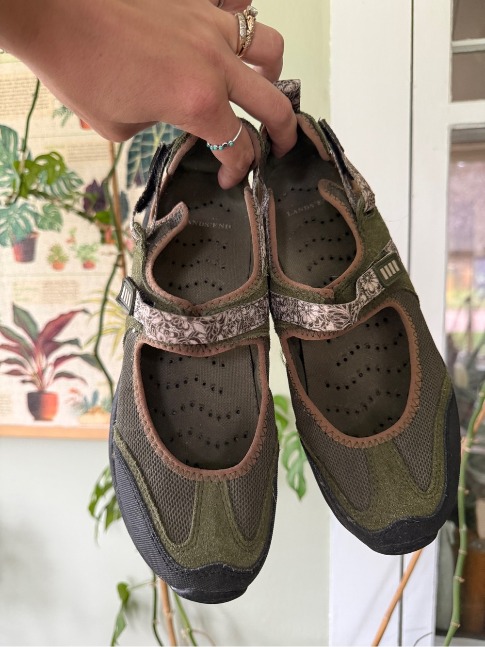 Lands’ End Hiking Flats 8.5